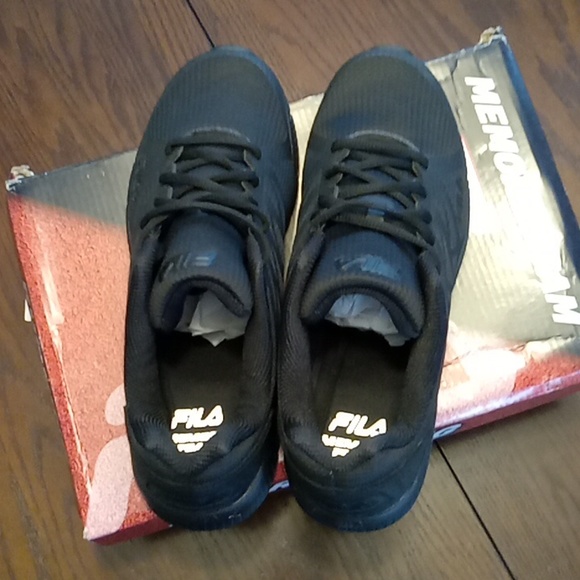 Fila women's athletic shoes-NEW - Picture 4 of 5